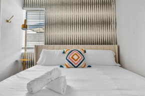 Modern and Cozy 1B1B Escape in Old Town